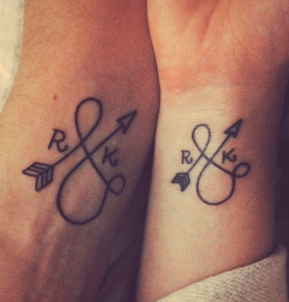 tatuaje-iniciales-pareja- El tarro de ideas