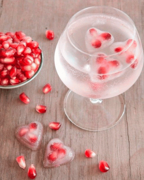 cubo hielo granada fruta refrescante decorativo idea verano refresco