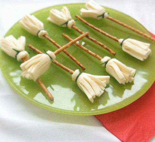 aperitivo, halloween, escoba bruja, queso, medirnda, receta, fácil, sencilla, infantil ,fiesta