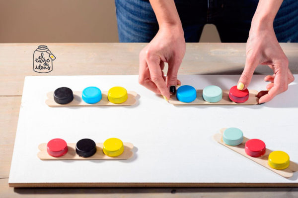 colores, juego de memoria, juego de lógica, niños, vuelta al cole, madera, pintura, palos de helado