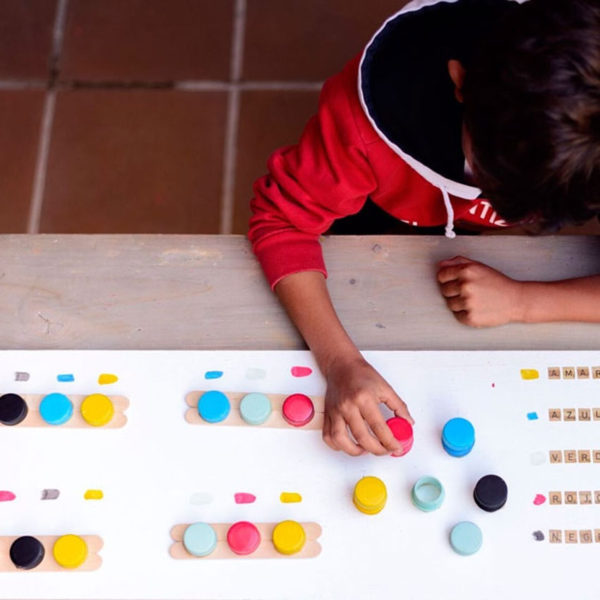 colores, juego, juguete educativo, educar, diy, tutorial, el tarro de ideas, bezoya, reciclaje, eco