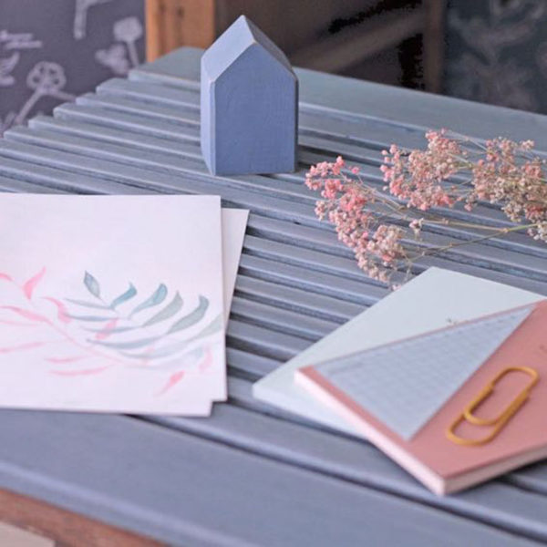 mesa, tutorial, paso a paso, pintar muebles, muebles de jardín, antes y después, handmade, pintura, azul, efecto tiza