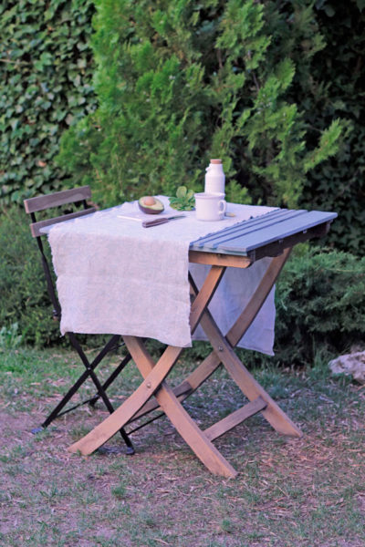mesa, tutorial, paso a paso, pintar muebles, muebles de jardín, antes y después, handmade, pintura, azul, efecto tiza