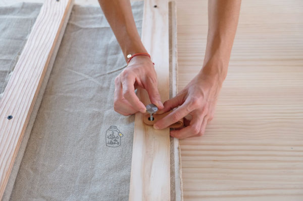 cortina, estor, tirador de cuero, detalles decoracion, decoracion creativa, listones de madera